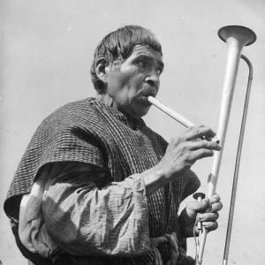 Músico indígena de viento