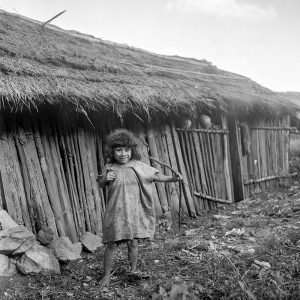 Nahá, niño con arco