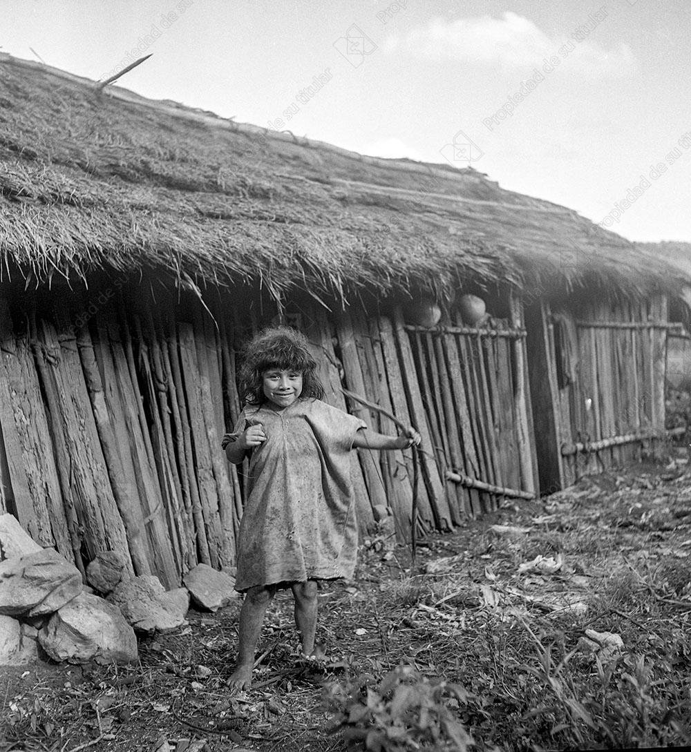 Nahá, niño con arco