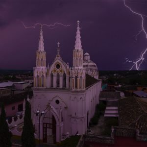 Templo entre rayos