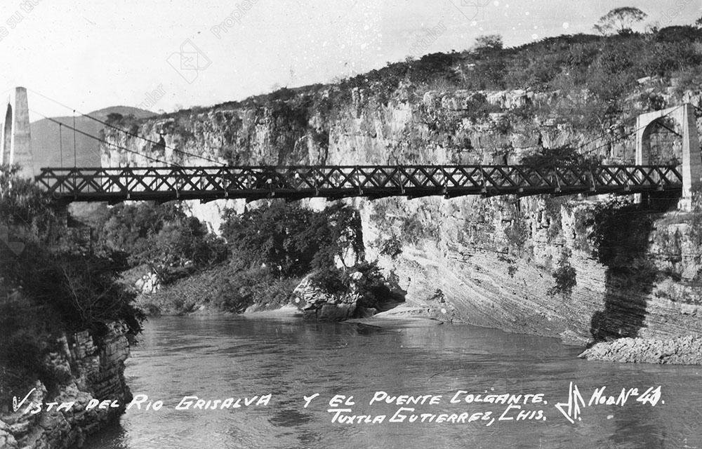 Vista del río Grijalva y el puente colgante