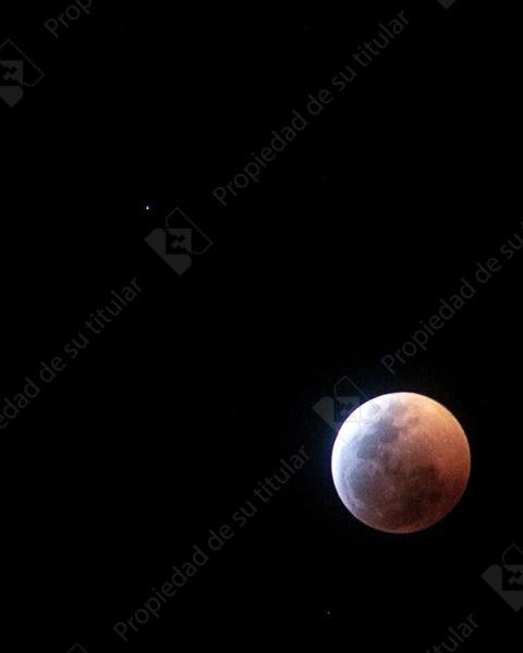 Eclipse lunar