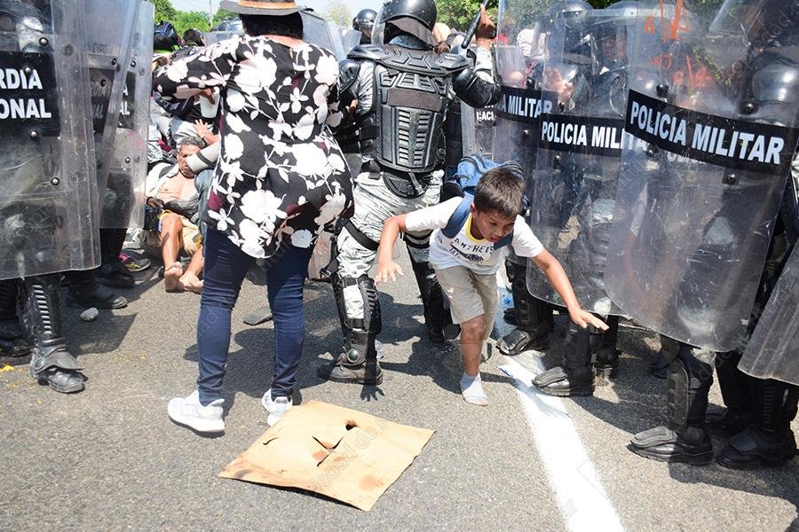 Escapando de la política migratoriaJPG