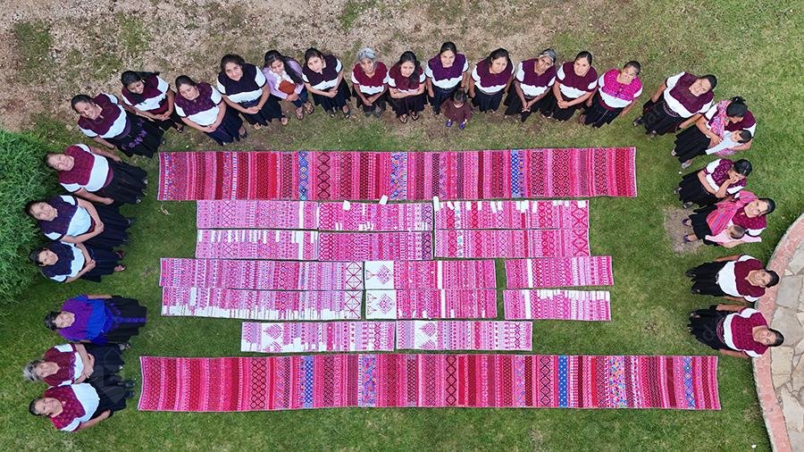 Mujeres de k´inal Antsetik