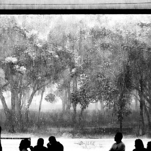 Siluetas en la tormenta