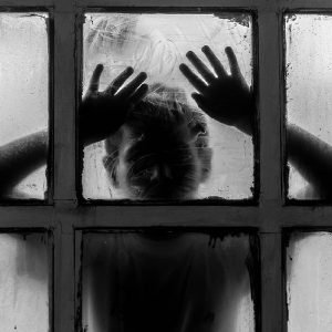 Tras la ventana
